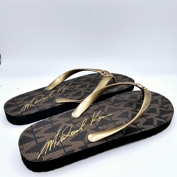 Michael Kors Jet Set Signature Flip Flops Gold Logo NWOT Women's size 11 - Picture 6 of 11